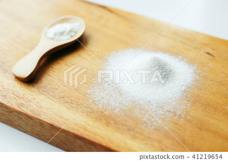Powder and spoon 41219654
