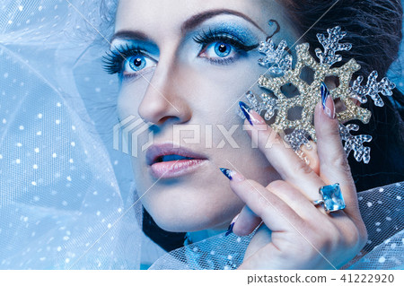 Snow Queen and Snowflake 41222920