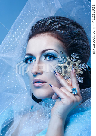 Snow Queen and Snowflake 41222921