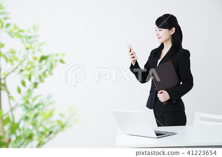 營業所婦女個人計算機女商人 41223654