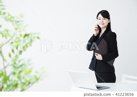 營業所婦女個人計算機女商人 41223656