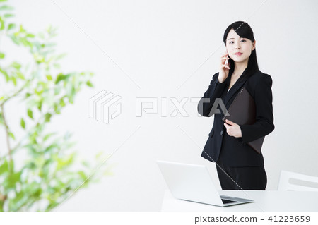營業所婦女個人計算機女商人 41223659