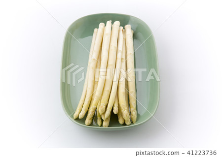 平底鍋的白色蘆筍綠色頂層盤 41223736