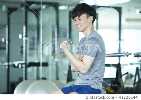 Fitness male dumbbell curl Fitness male dumbbell curl 41225144