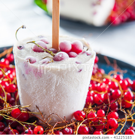Homemade ice cream popsicles with red currant 41225183