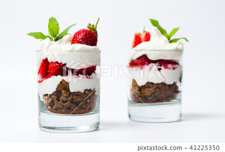 Strawberry parfait for a healthy breakfast 41225350