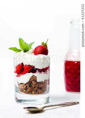 Strawberry parfait for a healthy breakfast Strawberry parfait for a healthy breakfast 41225352