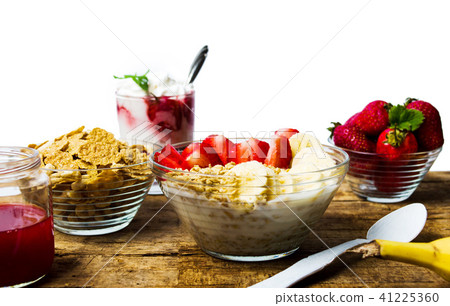 Breakfast cereals with banana and strawberry  41225360