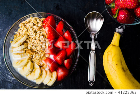Breakfast cereals with banana and strawberry Breakfast cereals with banana and strawberry 41225362