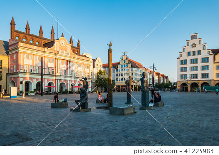 View over the market square Neuer Markt in Rostock 41225983