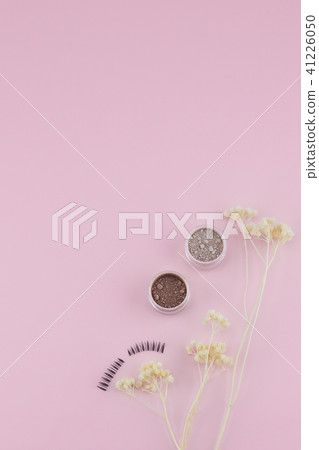 Glitter eye shadow set and fake eyelashes 41226050