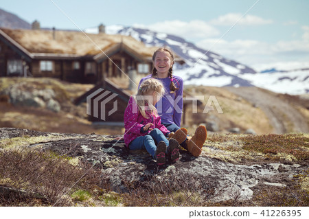 girl hiker in Tyin girl hiker in Tyin 41226395