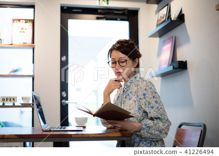 Cafe women lifestyle Cafe women lifestyle 41226494