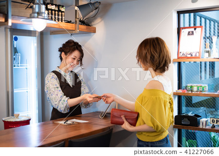 Cafe women lifestyle 41227066