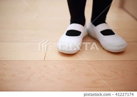 Shoes (Nursery school kindergarten classroom flooring floor Wahabling room wearing room shoes uniform school kindergarten) 41227174