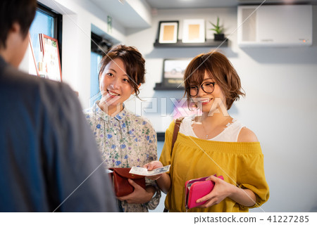 付款登記的女人 付款登記的女人 41227285
