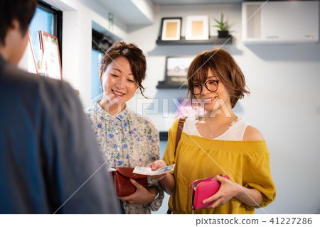 付款登記的女人 付款登記的女人 41227286
