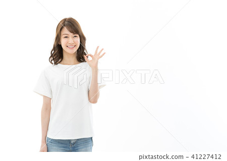 年輕女子微笑好 41227412