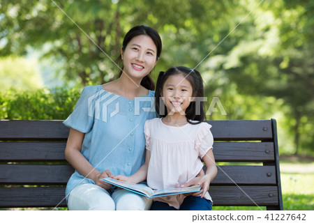 Mom and daughter's affectionate time Mom and daughter's affectionate time 41227642
