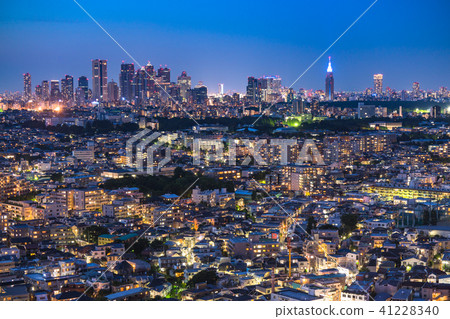 “東京”高層建築和住宅區的夜景 “東京”高層建築和住宅區的夜景 41228340
