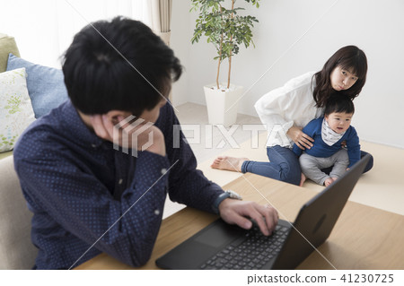 一對夫妻吵架 一對夫妻吵架 41230725