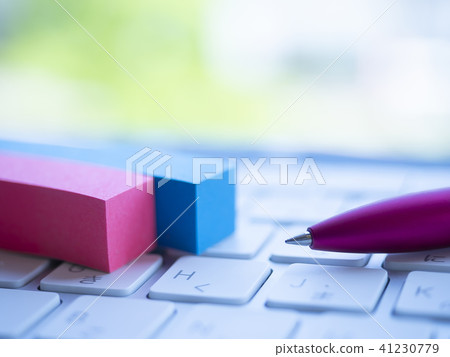 Business image · keyboard · sticky note · fresh green · woman 41230779