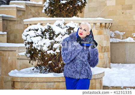 Girl in winter 41231335