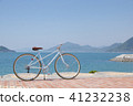 Shimanami Kaido Fashionable Mikkusutemu cross bike against the sea of Okata Beach 41232238