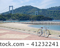 Shimanami Kaido Fashionable Mikkusutemu cross bike against the sea of Okata Beach 41232241
