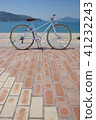 Shimanami Kaido Fashionable Mikkusutemu cross bike against the sea of Okata Beach 41232243