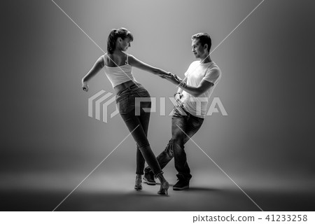 couple dancing social danse 41233258