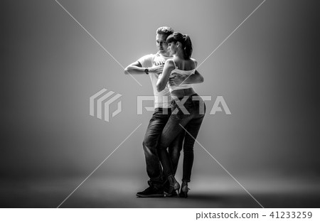 couple dancing social danse 41233259