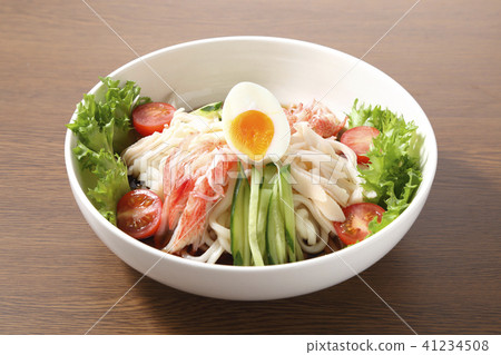 Table salad udon noodles 41234508