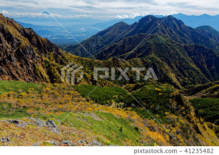 Kiritlet of autumn leaves seen from Yatsugatake mountains / Naka-dake and Hidakake · Mt. Fuji Kiritlet of autumn leaves seen from Yatsugatake mountains / Naka-dake and Hidakake · Mt. Fuji 41235482