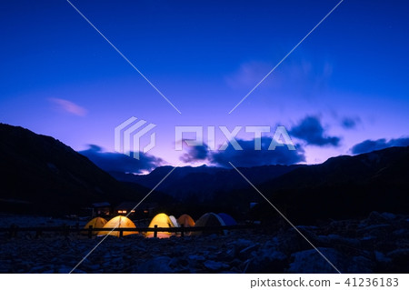 攀登：晚上在唐樓 41236183