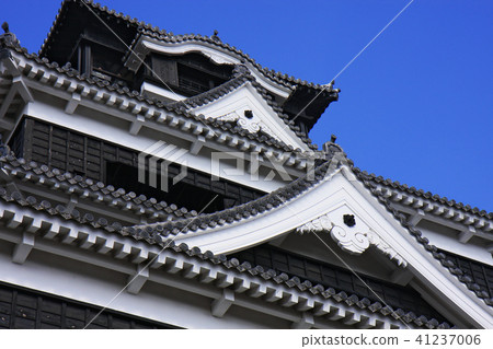 Looking up Kumamoto Castle castle tower 41237006