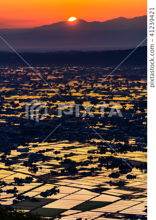 "Toyama prefecture" Morning view of a rice paddy field and Tonami plain of a watercolor "From Ouyoyama" "Toyama prefecture" Morning view of a rice paddy field and Tonami plain of a watercolor "From Ouyoyama" 41239421