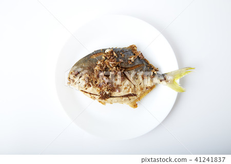 Fresh pomfret deep fried in dish 41241837
