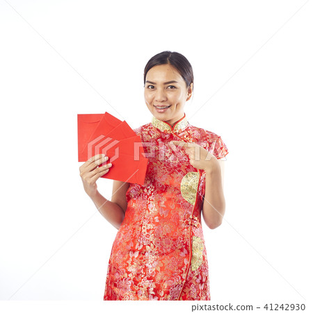 chinese new year woman holding red envelope 41242930