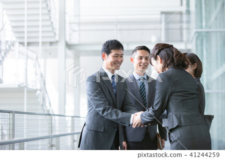 企業談話商人企業場面辦公室場面 企業談話商人企業場面辦公室場面 41244259