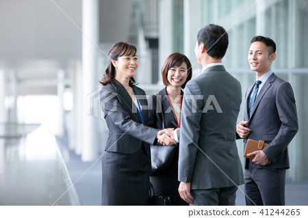 Business talk businessman business scene office scene 41244265