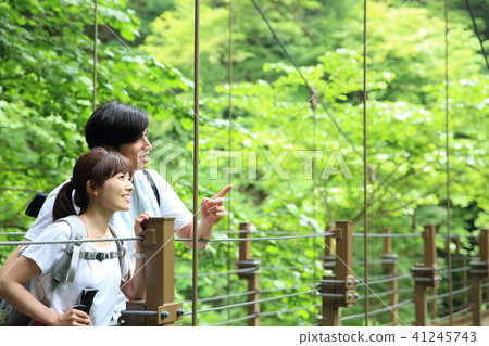 Hiking couple 41245743