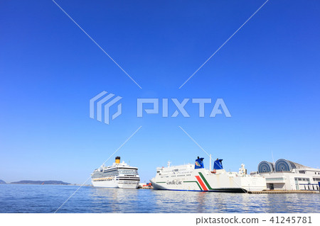 Bayside Place Surrounding Hakata _ Large-scale passenger boat 41245781