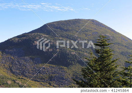 從Yatsugatake山和Yatsigatake的西垣之間的中間點觀看Higasakiyama 從Yatsugatake山和Yatsigatake的西垣之間的中間點觀看Higasakiyama 41245864
