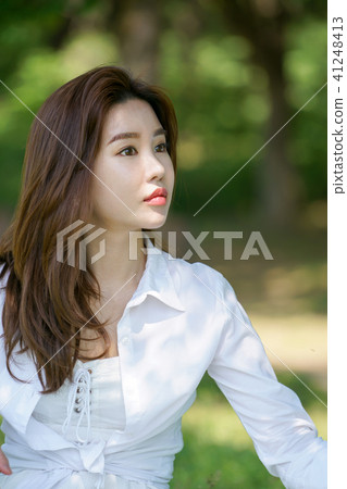 Taking a rest below tree with a sunny day 41248413