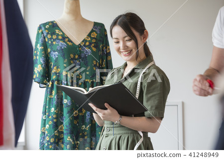 女設計師Pataner服裝時裝設計師定制微笑設計 41248949