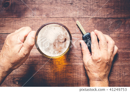 Man hand drinking beer and holding car keys 41249753