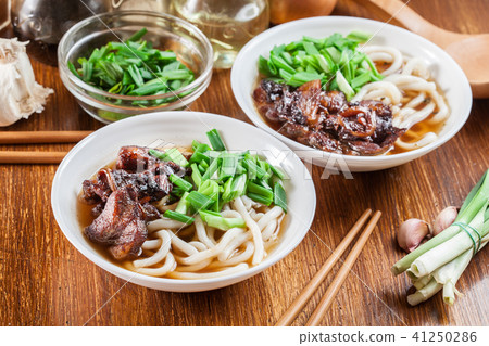 Japanese Udon noodles with beef and green onion Japanese Udon noodles with beef and green onion 41250286