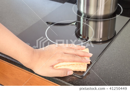 Hand cleaning cooker at home kitchen Hand cleaning cooker at home kitchen 41250449