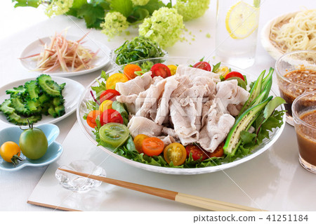 Cold shabu salad summer vegetable tsukemen 41251184